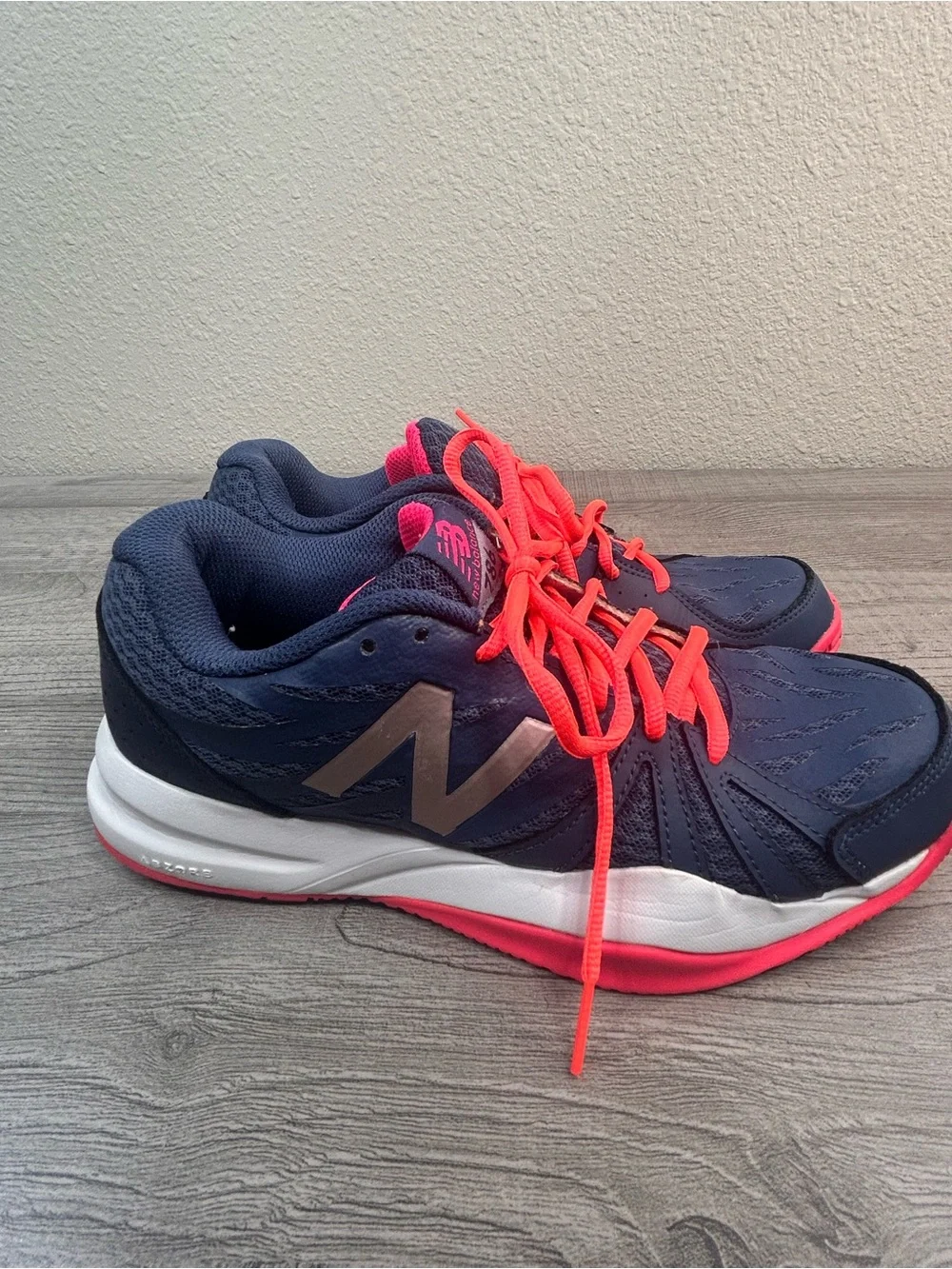 New Balance 696V4 Navy & Pink Running Sneakers Women’s Size 8.5